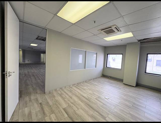 1,880M² OFFICE TO LET IN VORNA VALLEY
